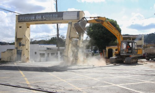 Pátio de Manobras: Prefeito de BM acompanha avanço das obras próximo ao Parque da Cidade